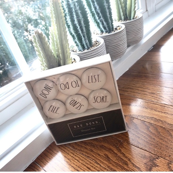 NWT Rae Dunn Set 6 glass-Dome Magnets - Picture 6 of 6